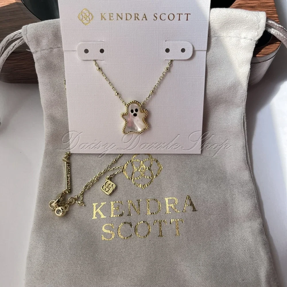👻New Kendra Scott Mother of Pearl Ghost Reversible Gold Plated Necklace👻